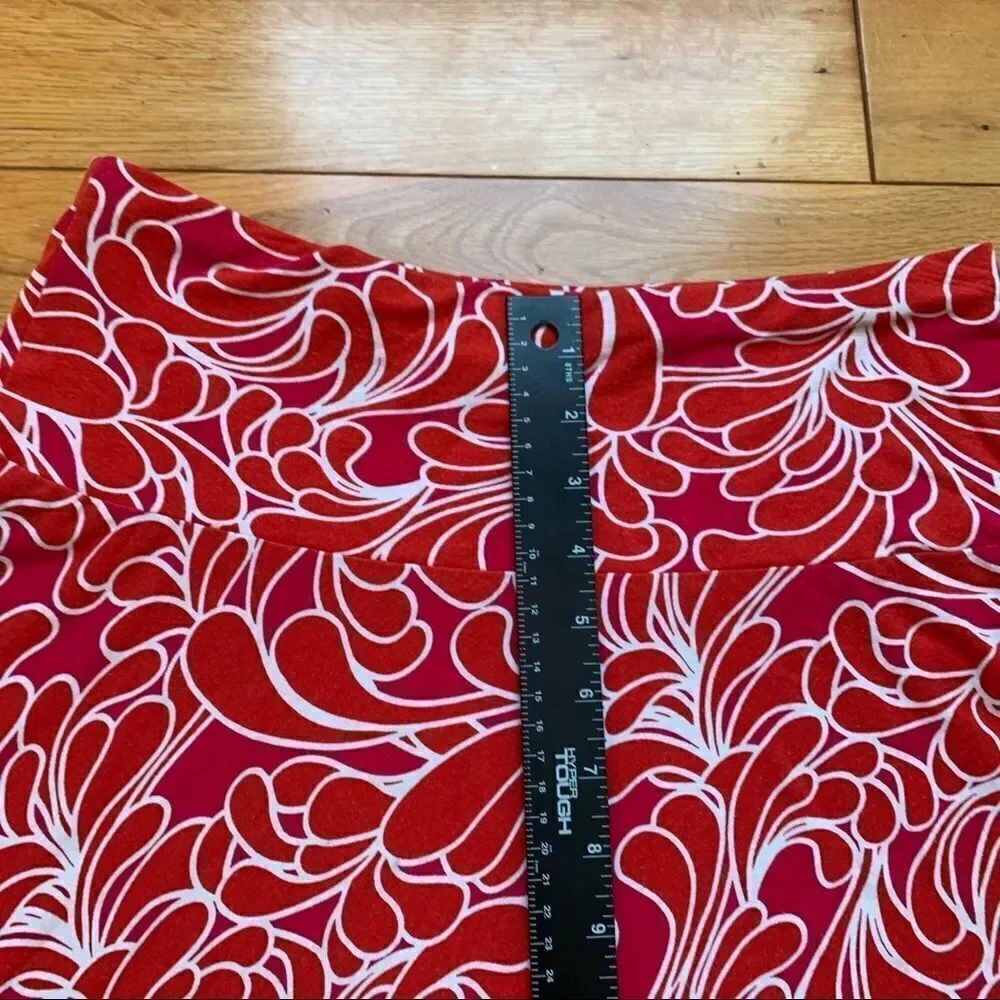 H&M Rayon two tone red/pink + white outlined flowers sz 10 + summer + casual